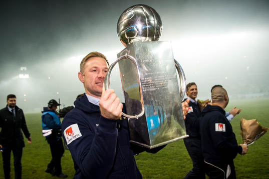 Malmö FFs tränare Magnus Pehrsson jublar med Lennart
