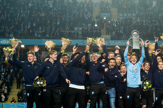 Malmö FFs Markus Rosenberg lyfter med Lennart Johanssons
