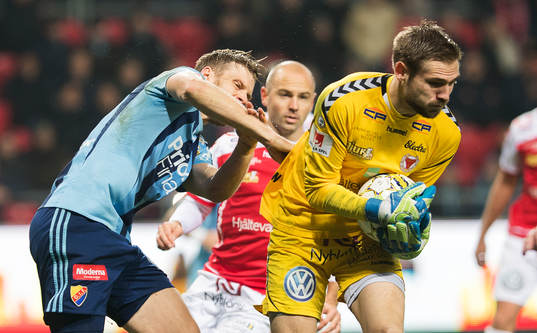 Kalmars målvakt Lucas Hägg-Johansson och Djurgårdens