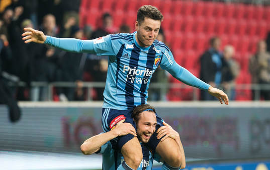 Djurgårdens Kerim Mrabti och Kevin Walker jublar