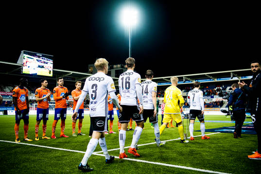 The Rosenborg players enter the pitch