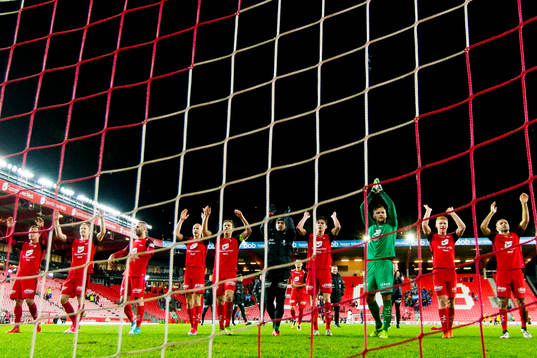 Players of Brann celebrate their win