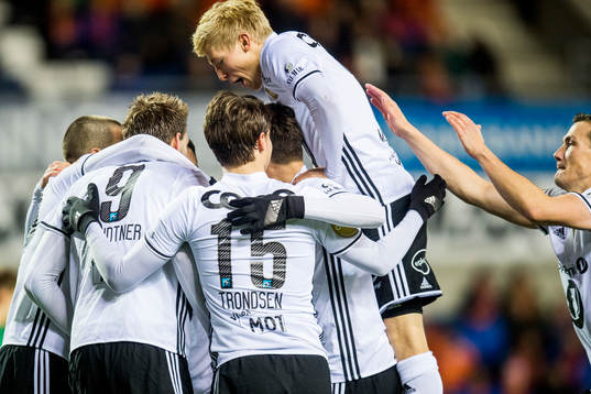 Birger Meling of Rosenborg celebrates 1-0 with his teammates