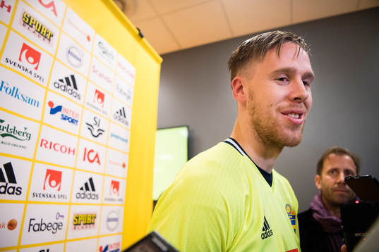 Pontus Jansson deltar i mixed zone
