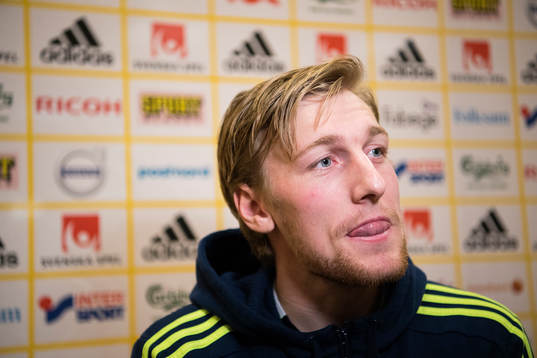 Emil Forsberg deltar i mixed zone