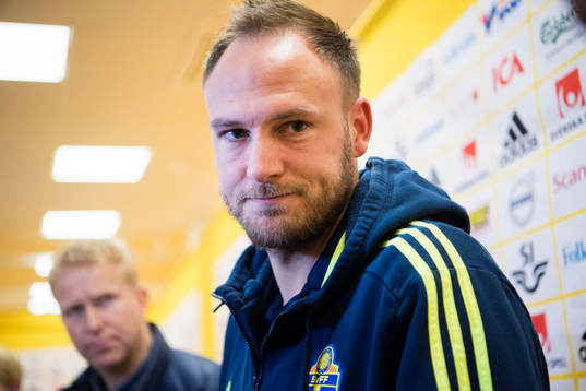 Andreas Granqvist deltar i mixed zone