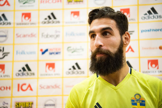 Jimmy Durmaz deltar i mixed zone