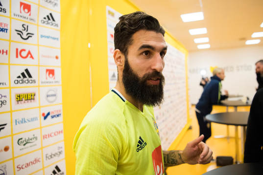 Jimmy Durmaz deltar i mixed zone