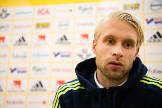 Johan Larsson deltar i mixed zone