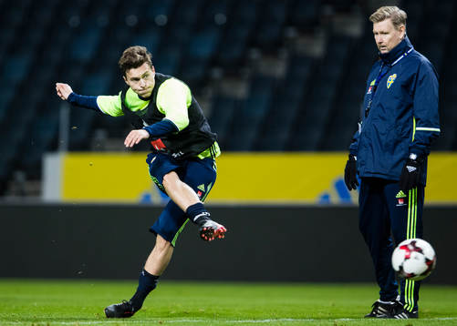 Sveriges Victor Nilsson Lindelöf och assisterande