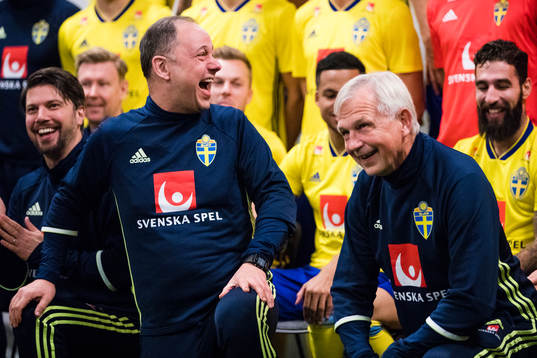 Sveriges presschef Niklas Bodell och landslagschef Lars