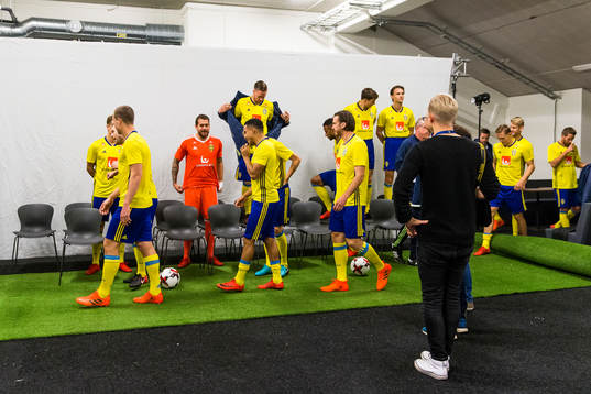 Sveriges spelare och ledare gör sig redo för svenska