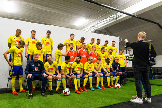 Sveriges spelare och ledare gör sig redo för svenska