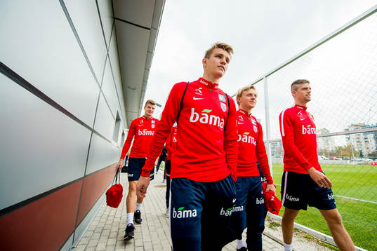 Bläddra bland fler bilder av Football, International friendly, Norway training