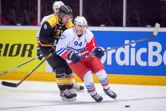 Jonathan Granström of Brynäs and Phil Hungerecker of
