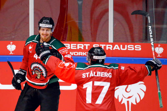 Frölundas Pontus Widerström och Sebastian Stålberg jublar