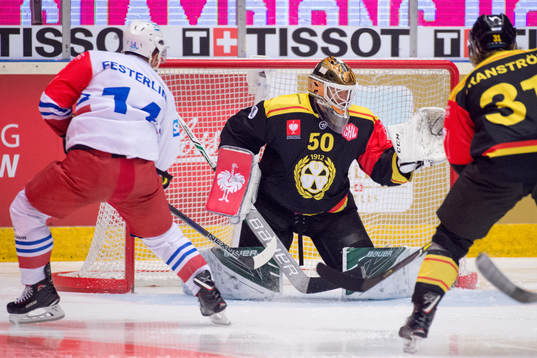 Garrett Festerling of Adler Mannheim and goalkeeper Linus