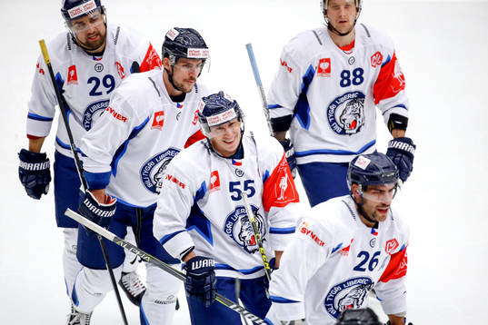 Liberec Martin Sevc jublar med lagkamrater