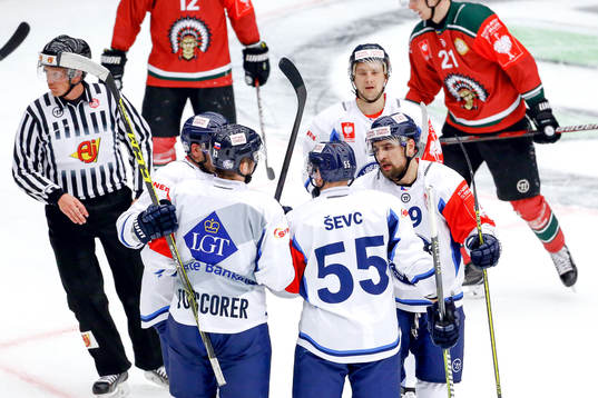 Liberec Martin Sevc jublar med lagkamrater