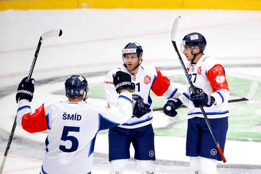 Liberec Michal Plutnar jublar med lagkamrater