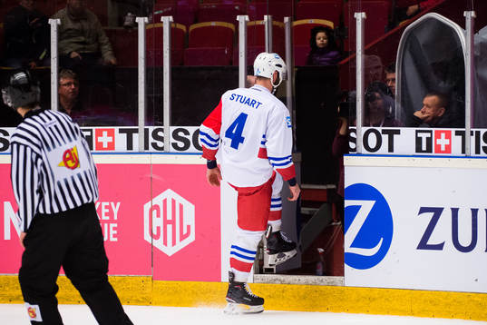 Mark Stuart of Adler Mannheim  leaves the ice
