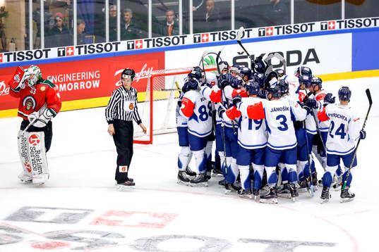 Liberec jublar och Frölundas målvakt Johan Mattsson deppar