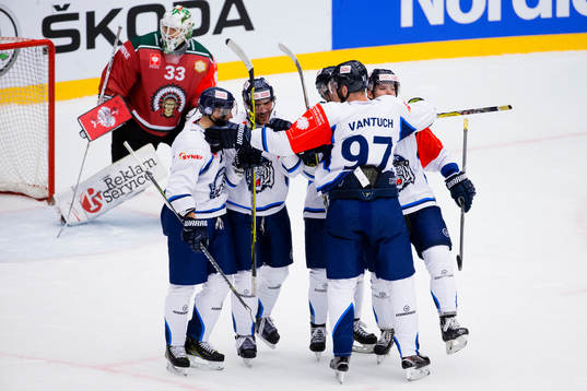 Liberec Michal Bulir jublar och omfamnas
