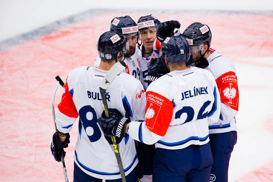 Liberec Martin Bakos jublar och omfamnas