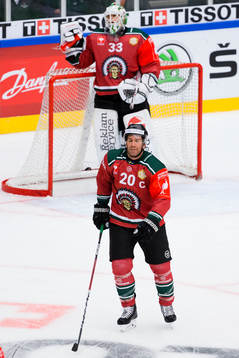 Frölundas Joel Lundqvist och målvakt Johan Mattsson deppar