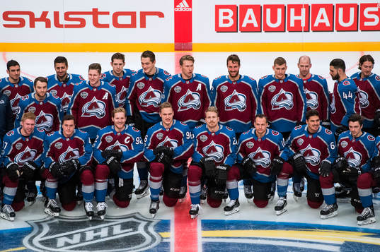 Colorados spelare posera för en lagbild
