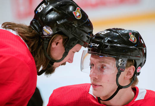Ryan Dzingel (höger) och Erik Karlsson