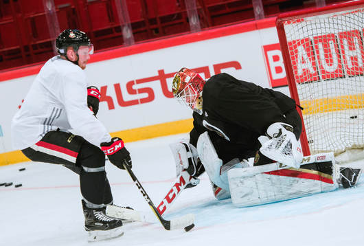 Jack Rodewald (vänster) och målvakt Mike Condon