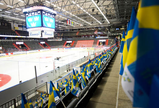 Behrn Arena med Sverigeflaggor