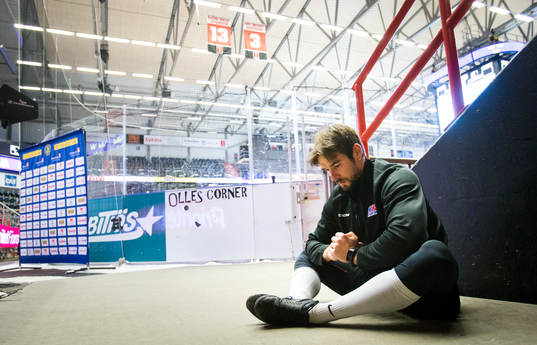 Tjeckiens Michal Moravcik värmer