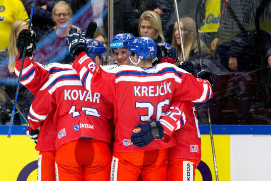 Tjeckiens Michal Birner jublar med lagkamrater