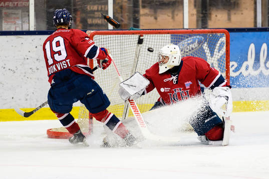 Kristianstads Hampus Forsling (ej i bild) gör 0-3 bakom
