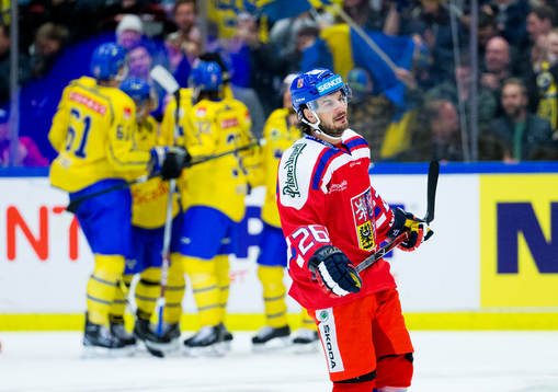 Sveriges Dick Axelsson gör 5-3 och jublar och Tjeckiens