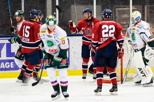 Helsingborgs Daniel Åhsberg jublar med lagkamrater