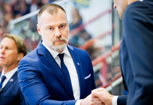 Sveriges tränare Rikard Grönborg jublar