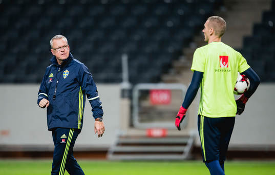 Sveriges förbundskapten Janne Andersson och målvakt Robin