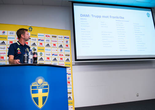 Peter Gerhardsson presenterar damlandslaget tropp mot