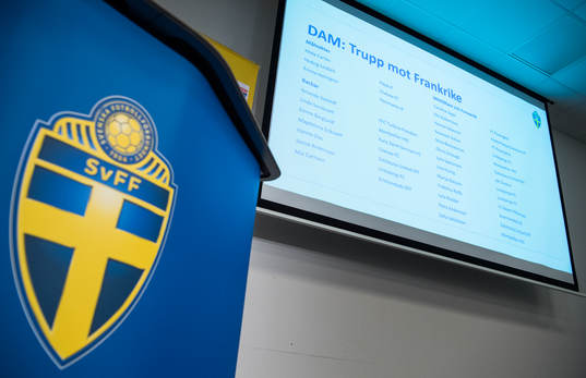 Peter Gerhardsson presenterar damlandslaget tropp mot
