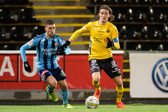 Elfsborgs Christopher McVey tar sig förbi Djurgårdens