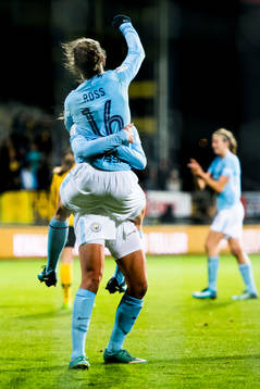 Claire Emslie of Manchester City and Jane Ross of