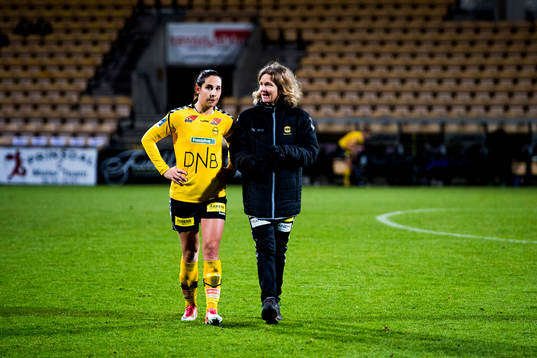 Ingrid Moe Wold of LSK Kvinner and Hege Riise, head coach