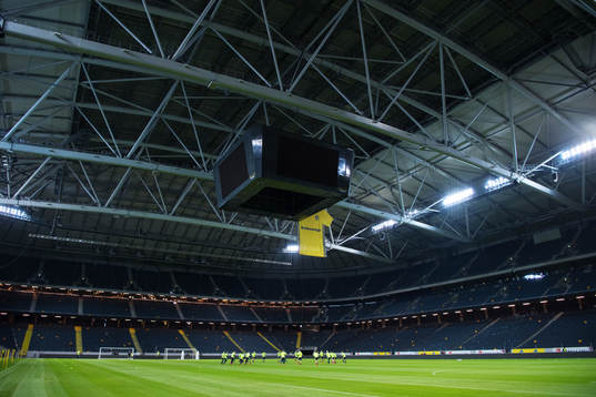 Stängt tak på Friends Arena