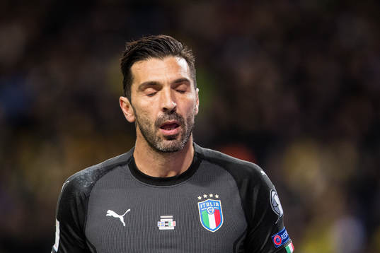 Italiens målvakt Gianluigi Buffon deppar