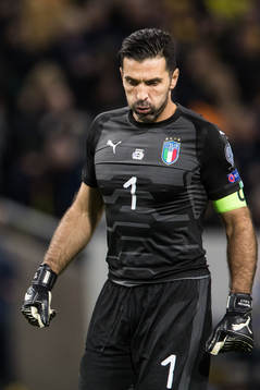 Italiens målvakt Gianluigi Buffon deppar