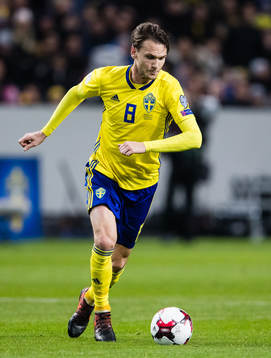Sveriges Albin Ekdal med bollen