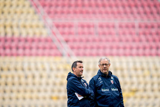 Per Joar Hansen, assistant coach, and Lars Lagerbäck, head